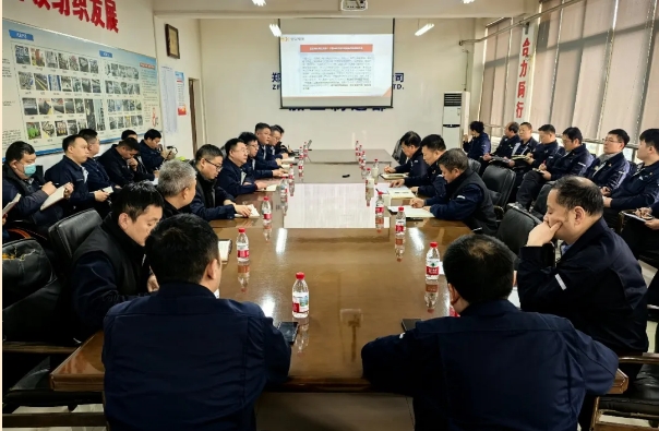 12月31日，鄭紡機黨委書記、董事長、總經理呂宏斌深入生產制 